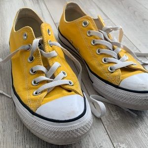 Yellow Low top Converse